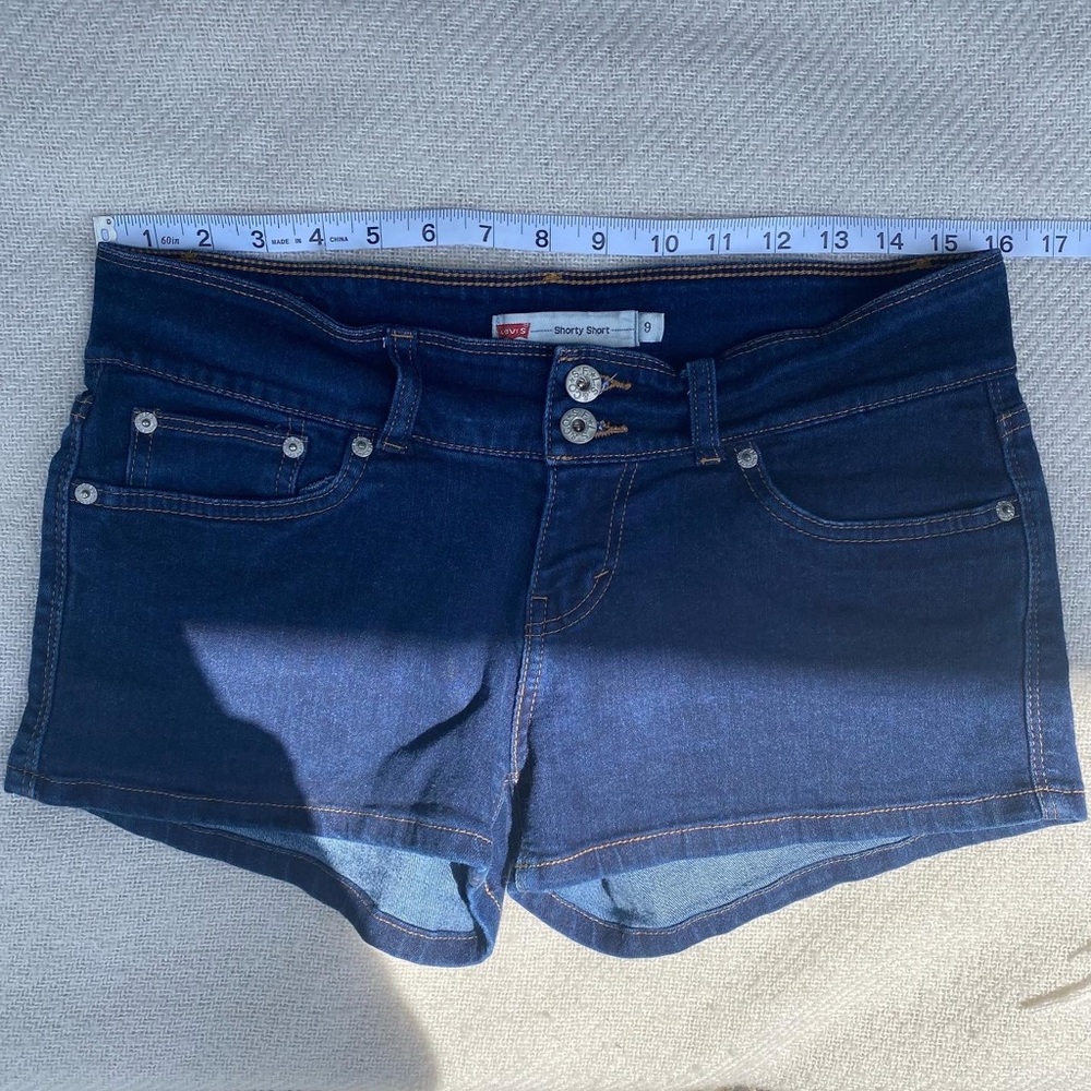Levi’s Short - Picture 6 of 8
